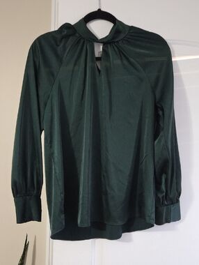 Emerald Green Keyhole Neck Long-Sleeve Blouse